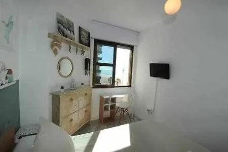 Encantador Apartamento Frente A La Playa Victoria Apartman *