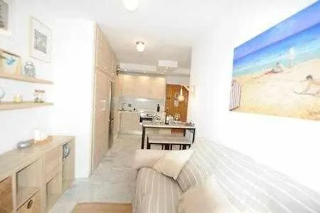 Encantador Apartamento Frente A La Playa Victoria Apartman